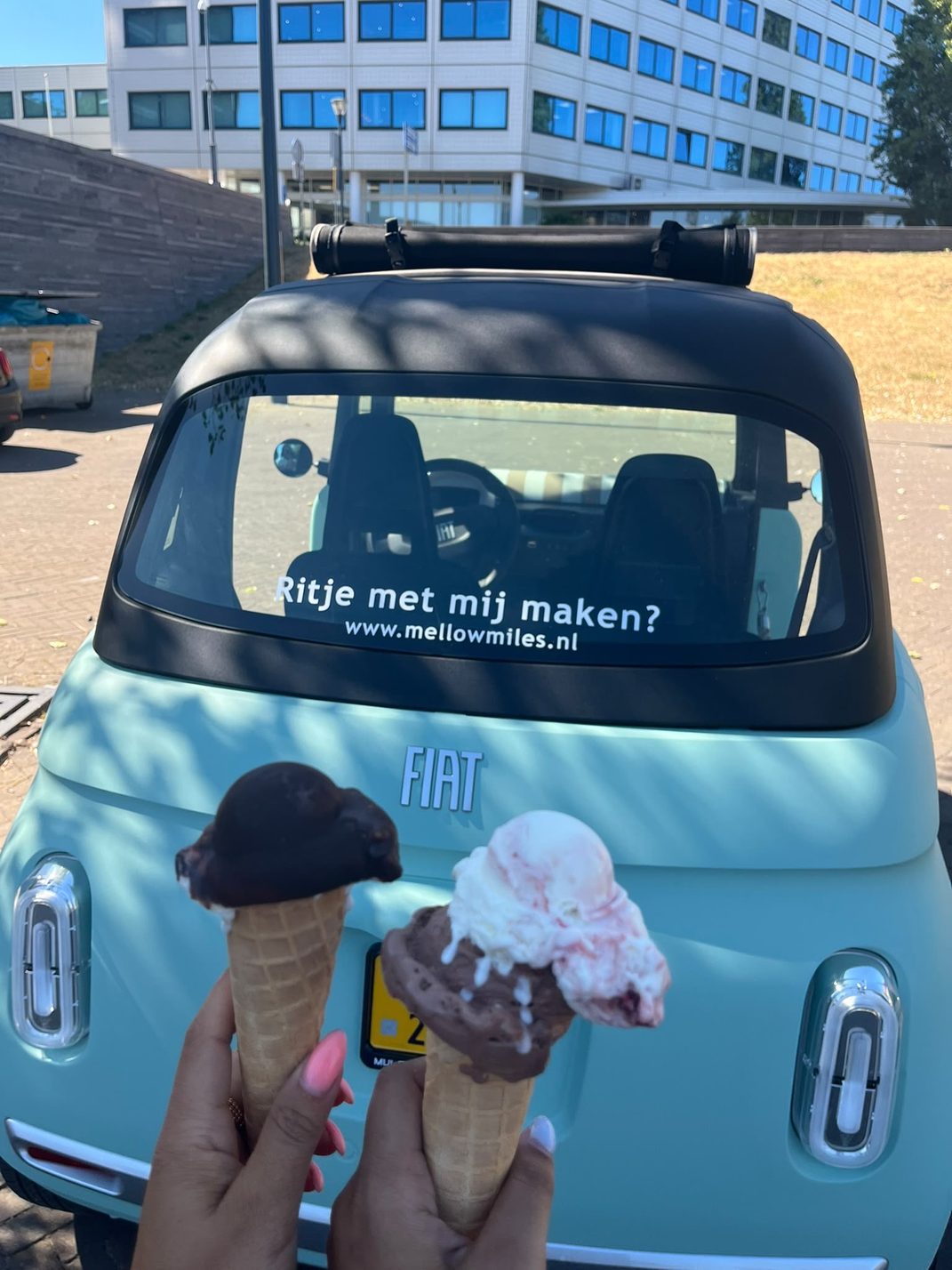 Ijsje halen met de Fiat Topolino in Venlo